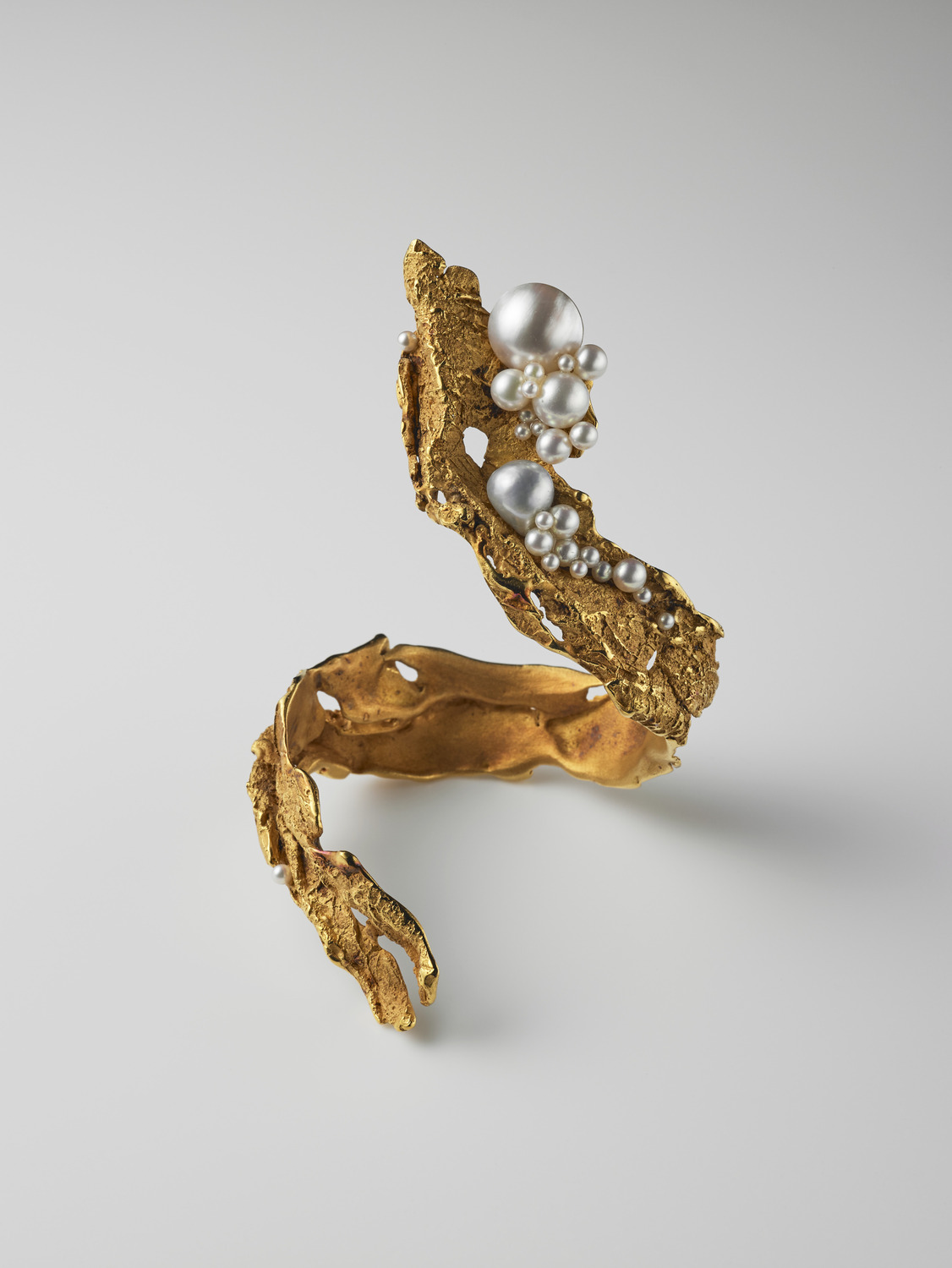 金と真珠のブレスレット| |所蔵作品検索｜国立西洋美術館